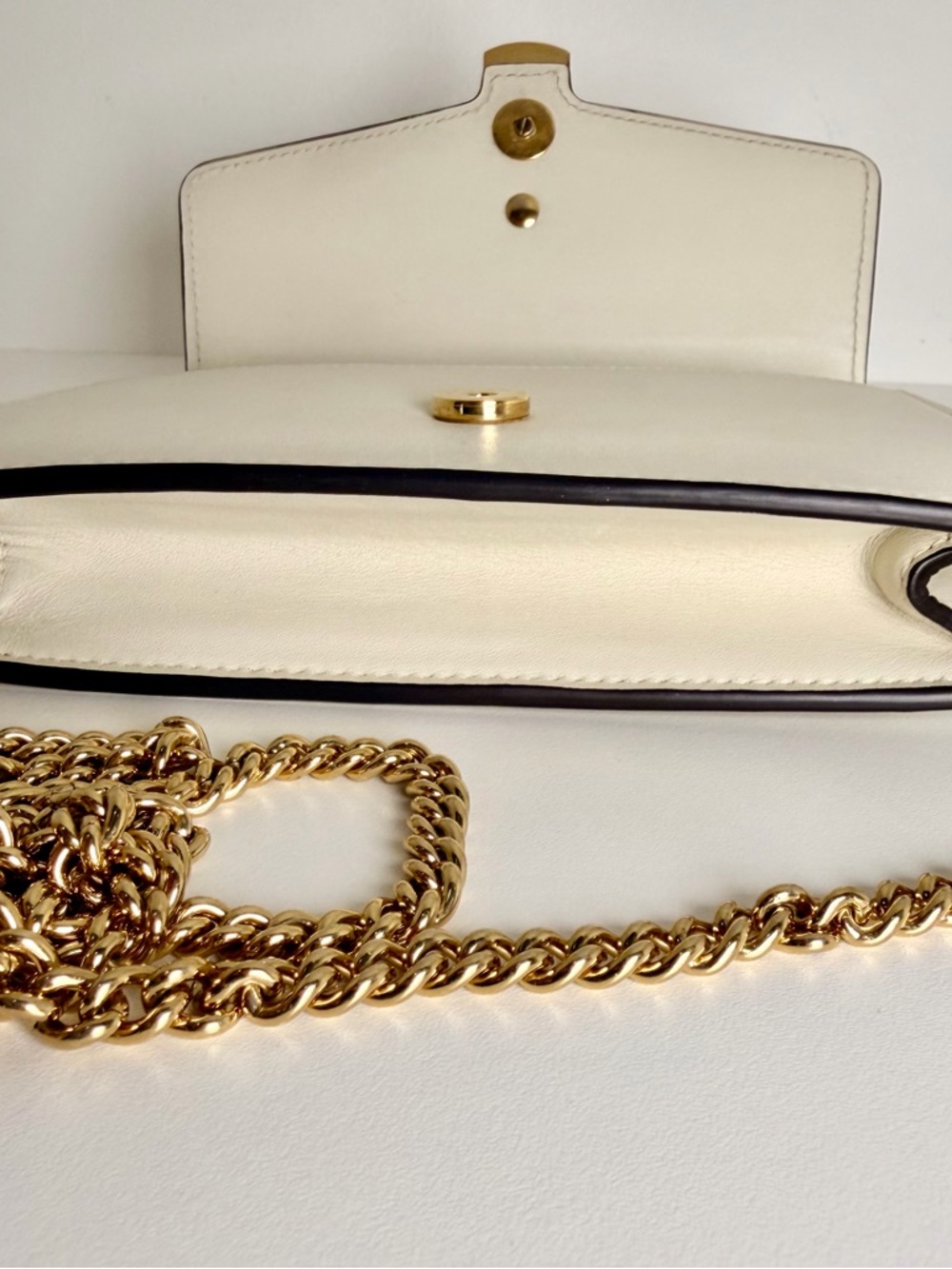 Gucci Sylvie Mini WOC detachable Crossbody chain LIKE NEW - Picture 4 of 11
